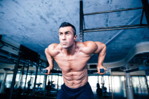 bodybuilder performing dips